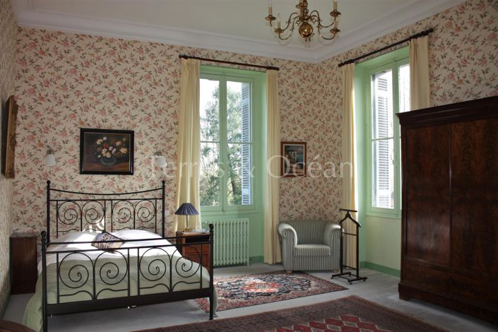 Image No.15-15 Bed Property for sale