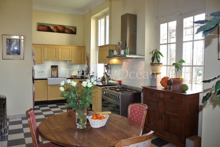 Image No.16-15 Bed Property for sale