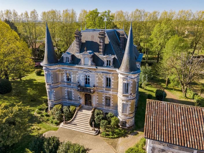 Image No.4-15 Bed Property for sale