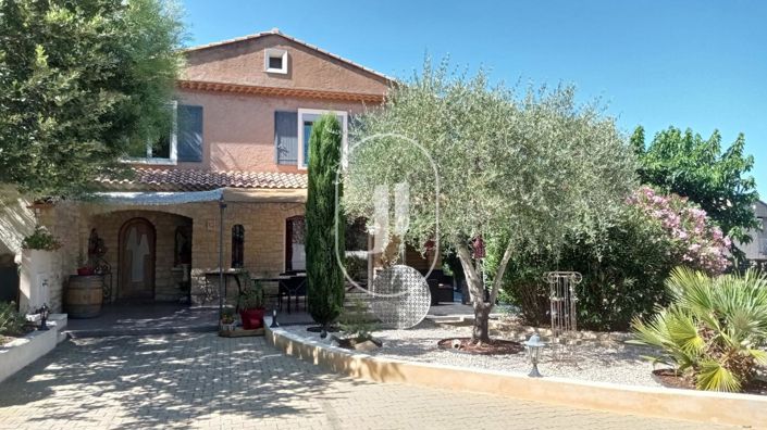 Image No.1-4 Bed House for sale