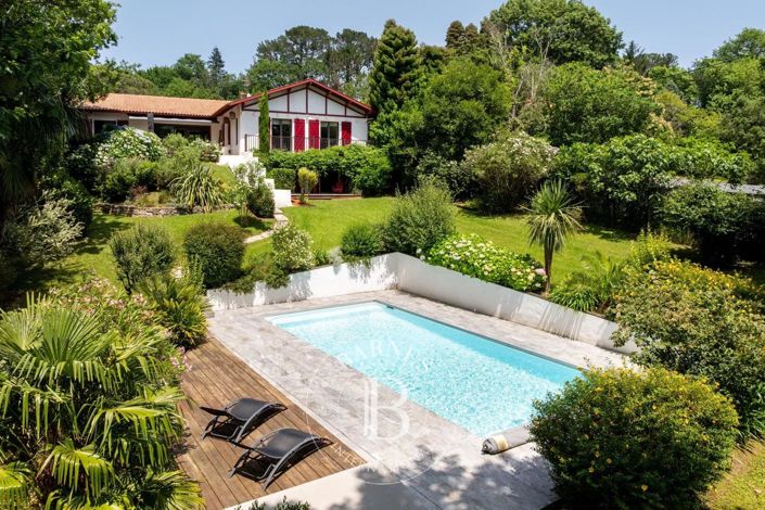 Image No.1-6 Bed House for sale