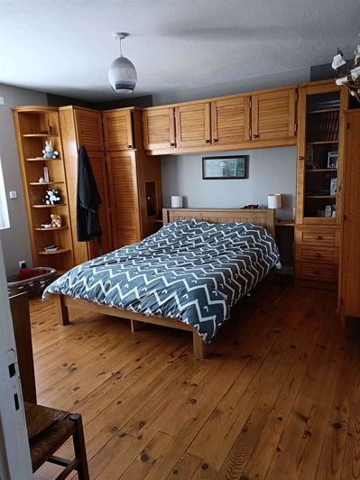 Image No.9-5 Bed House for sale