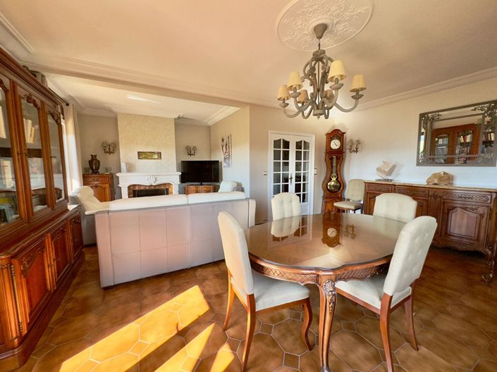 Image No.14-4 Bed House for sale