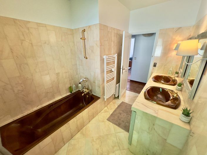 Image No.17-4 Bed House for sale