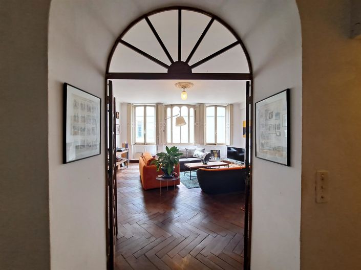 Image No.10-3 Bed House for sale