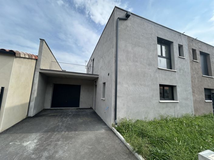 Image No.1-3 Bed House for sale