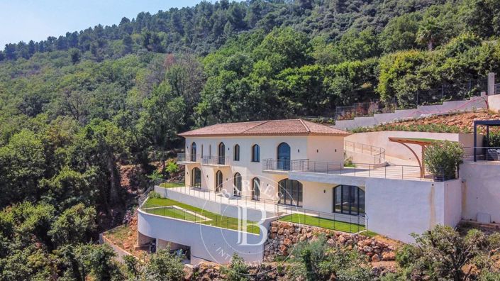 Image No.1-4 Bed House for sale