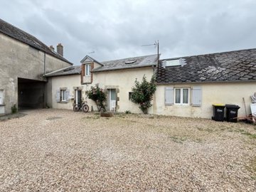 1 - Traînou, Maison