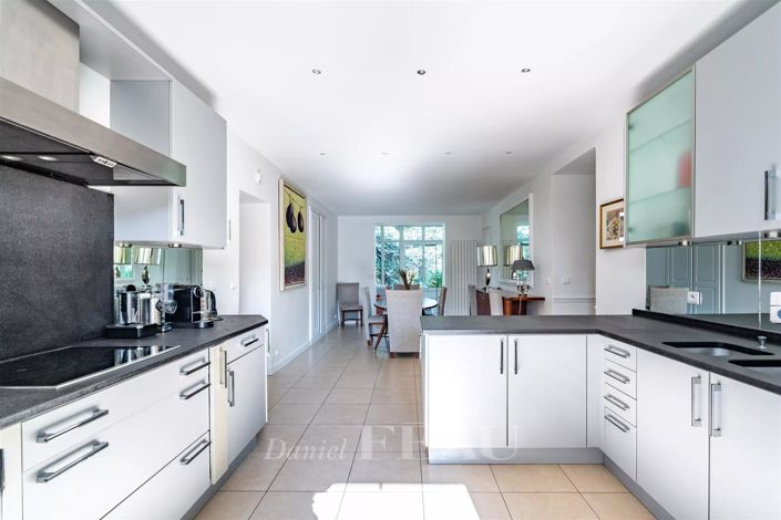 Image No.10-4 Bed Apartment for sale