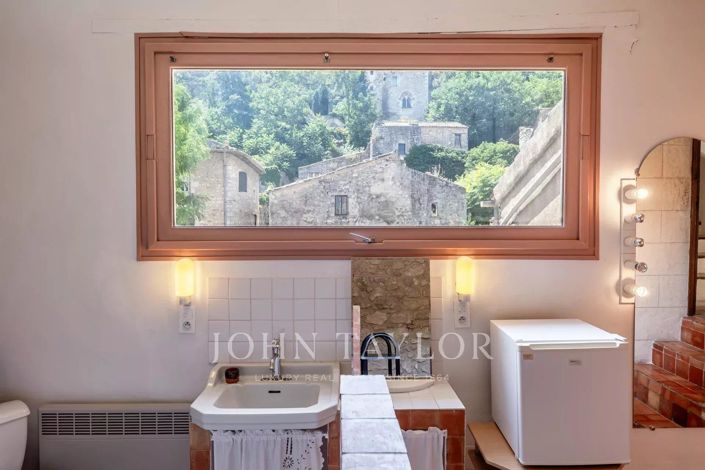 Image No.10-6 Bed House for sale