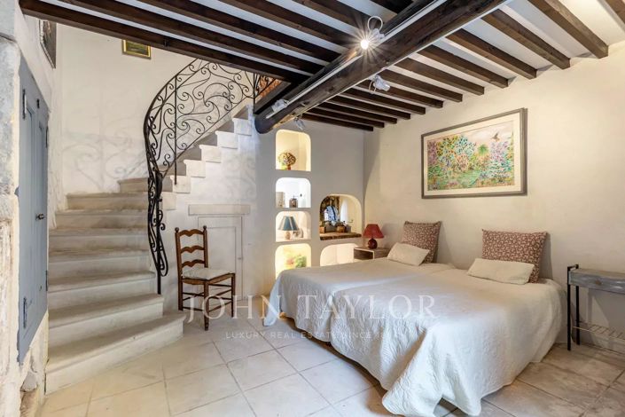 Image No.10-6 Bed House for sale