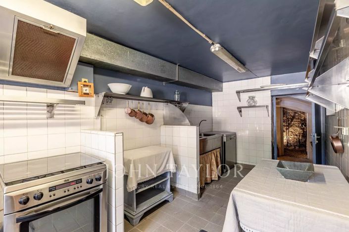 Image No.6-6 Bed House for sale