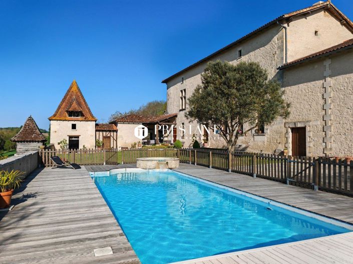 Image No.1-4 Bed Property for sale