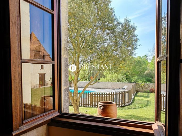 Image No.12-4 Bed Property for sale