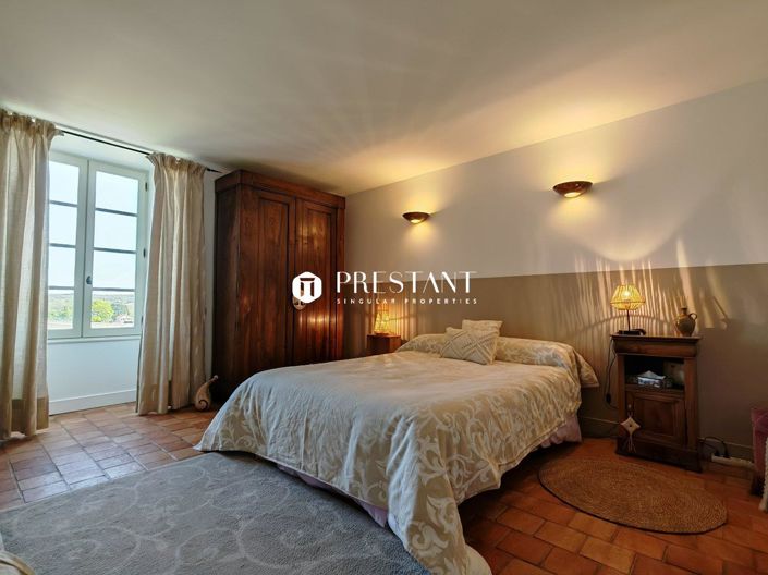 Image No.14-4 Bed Property for sale