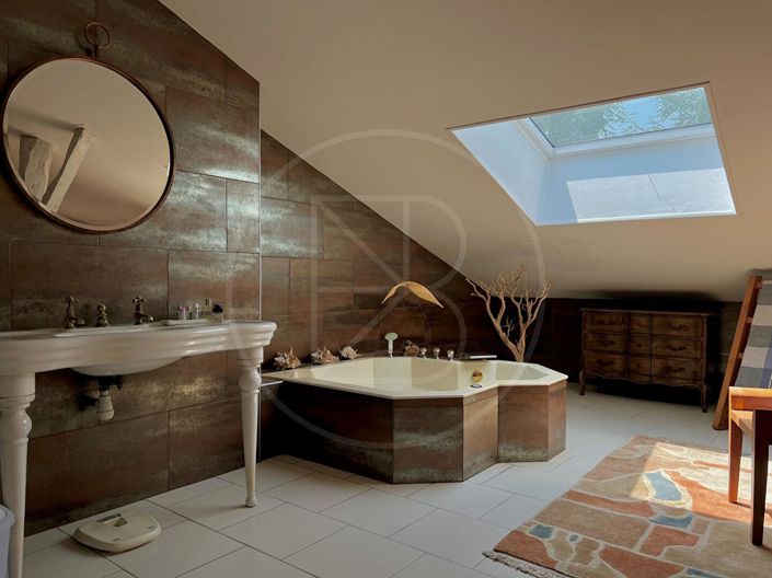 Image No.11-3 Bed House for sale