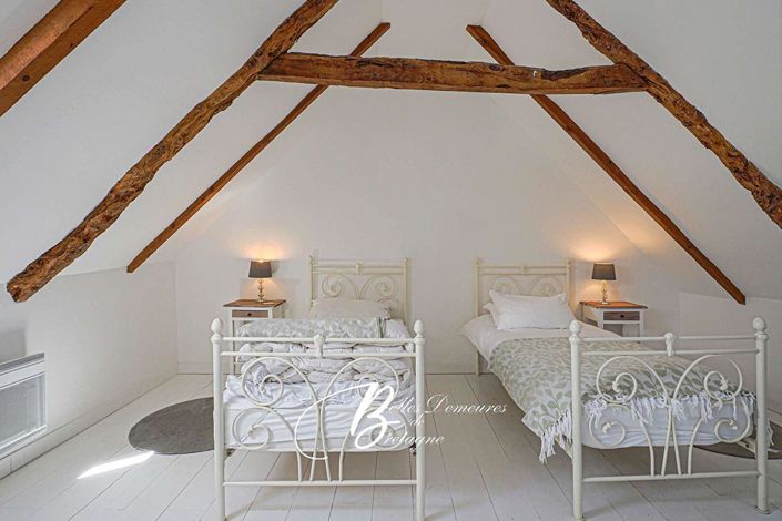 Image No.16-10 Bed Property for sale