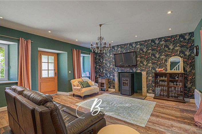 Image No.6-10 Bed Property for sale