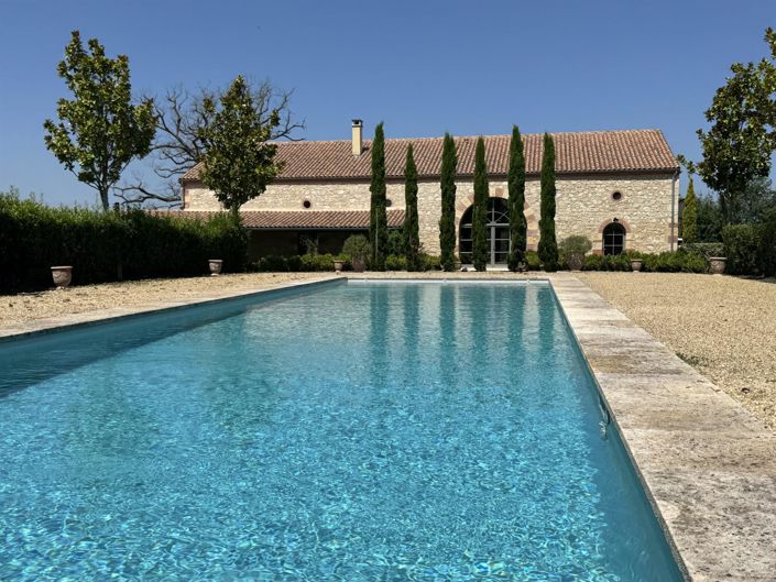 Image No.1-6 Bed Property for sale