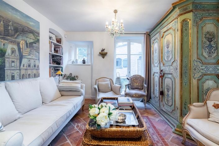 Image No.10-3 Bed House for sale