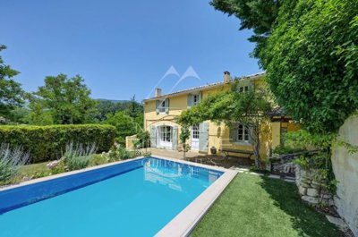 1 - La Tour-d'Aigues, House