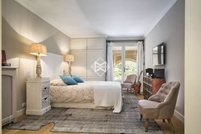 Image No.16-5 Bed House for sale