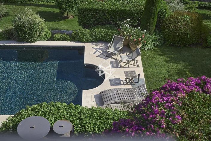 Image No.8-5 Bed House for sale