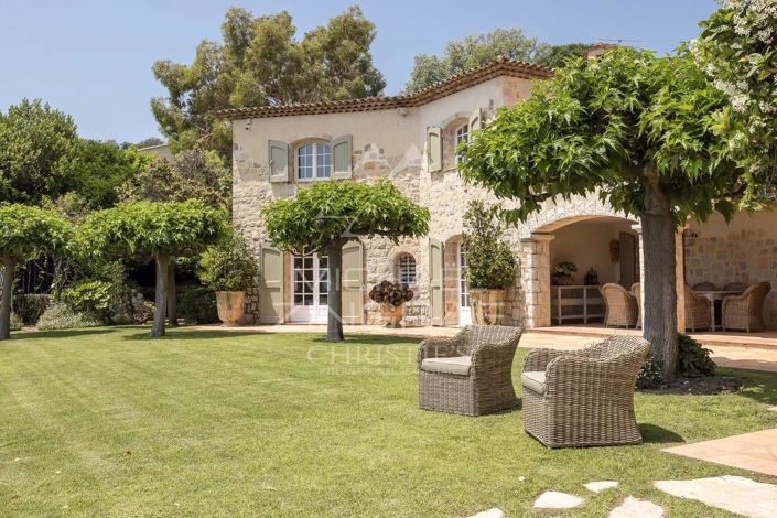 Image No.2-8 Bed House for sale