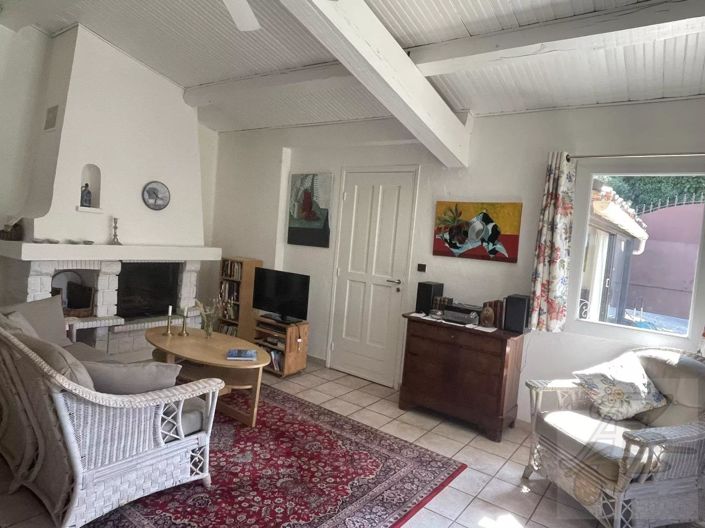 Image No.20-4 Bed House for sale