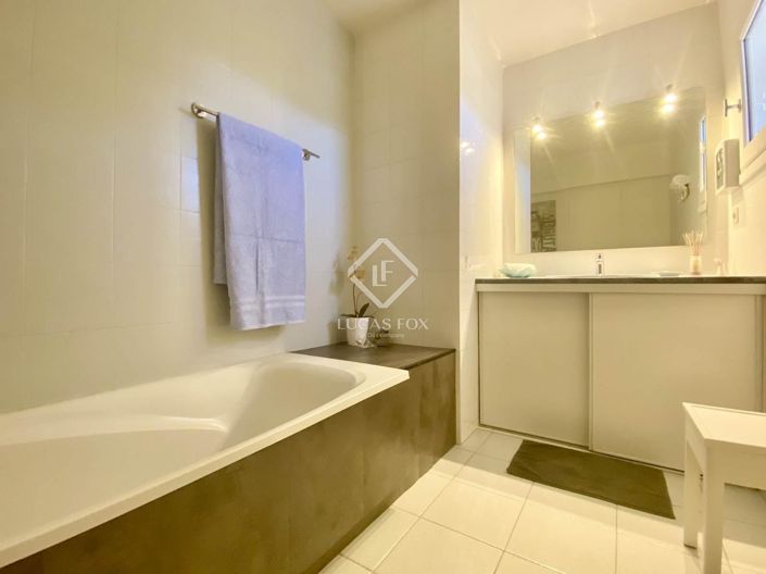 Image No.12-5 Bed House for sale