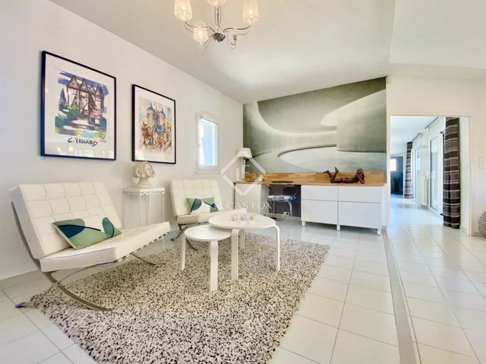 Image No.3-5 Bed House for sale