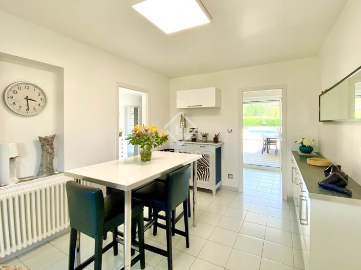 Image No.6-5 Bed House for sale