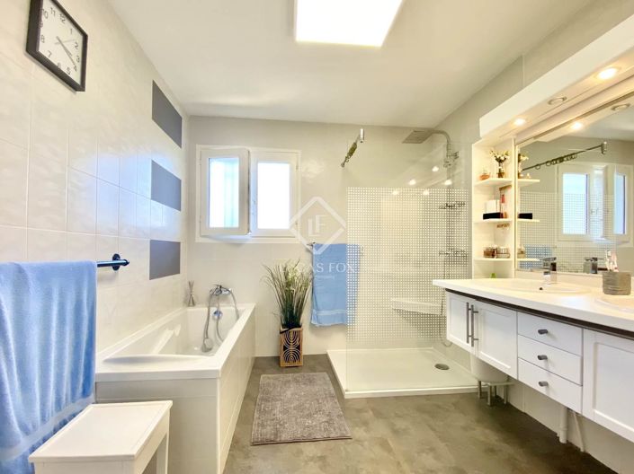 Image No.9-5 Bed House for sale