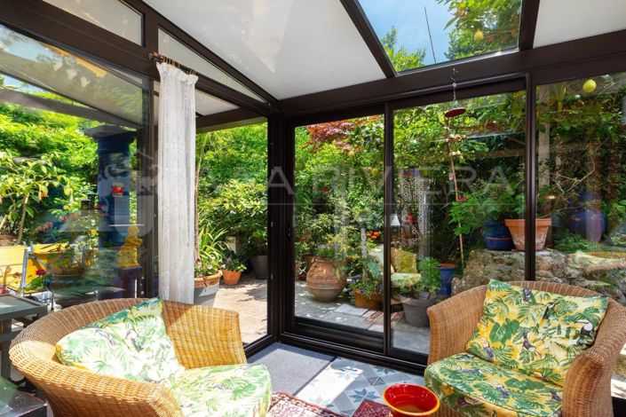 Image No.1-5 Bed House for sale