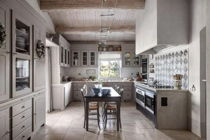 Image No.8-7 Bed House for sale