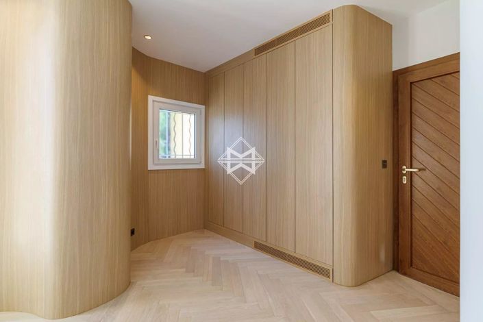 Image No.10-3 Bed House for sale