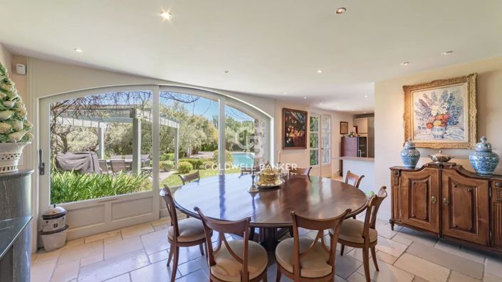 Image No.11-5 Bed House for sale