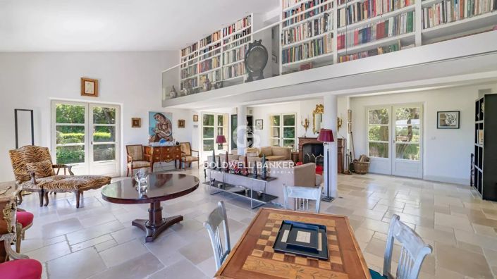 Image No.6-5 Bed House for sale