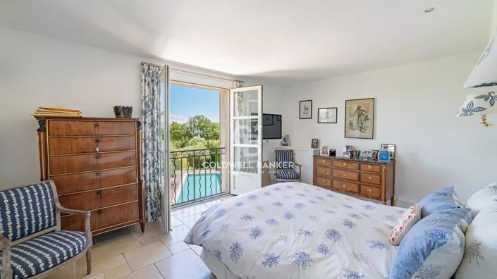 Image No.8-5 Bed House for sale