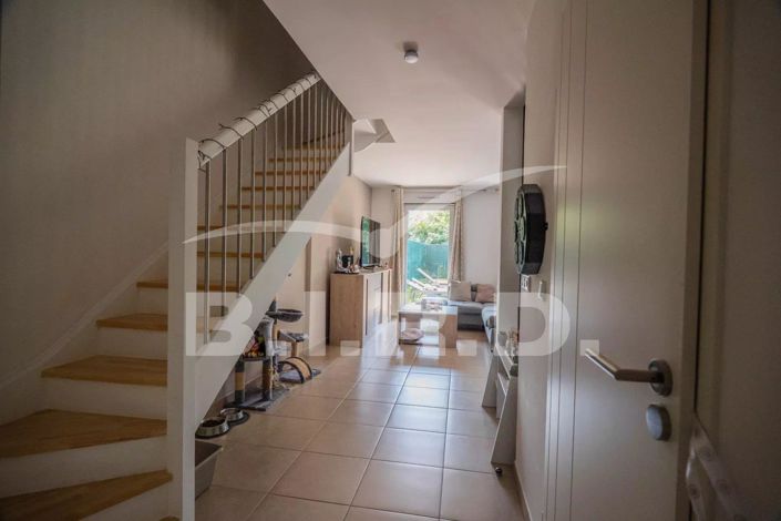 Image No.10-3 Bed House for sale