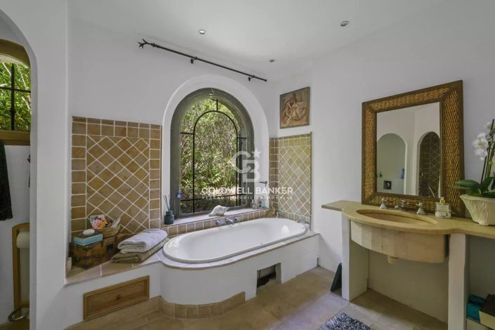 Image No.12-4 Bed House for sale