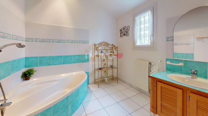 Image No.16-5 Bed House for sale