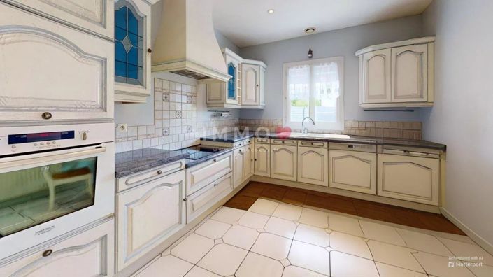 Image No.20-5 Bed House for sale