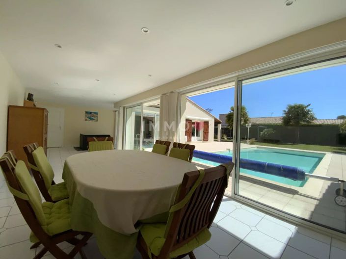 Image No.3-5 Bed House for sale