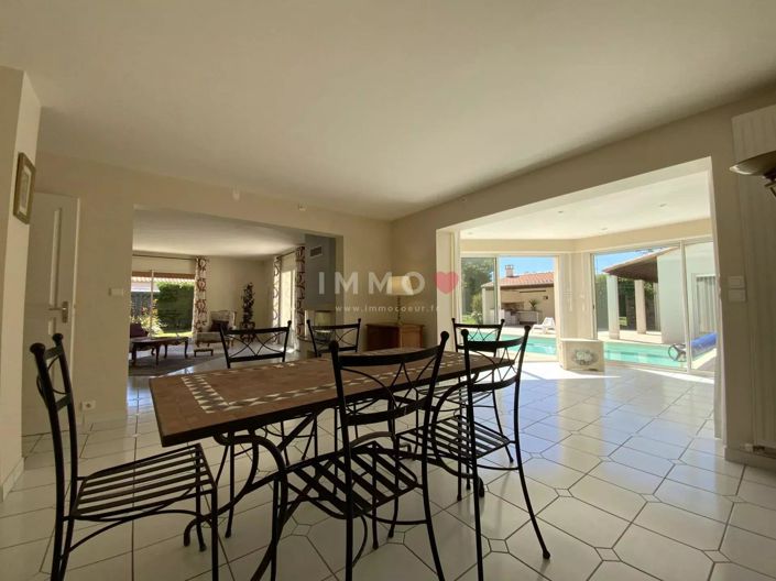 Image No.5-5 Bed House for sale