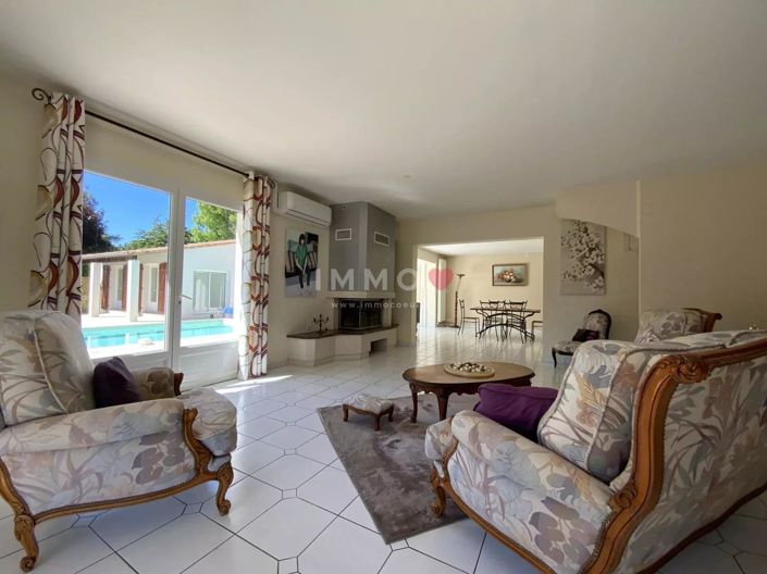 Image No.8-5 Bed House for sale