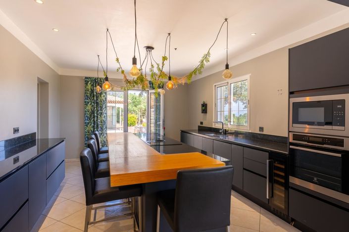 Image No.10-4 Bed House for sale