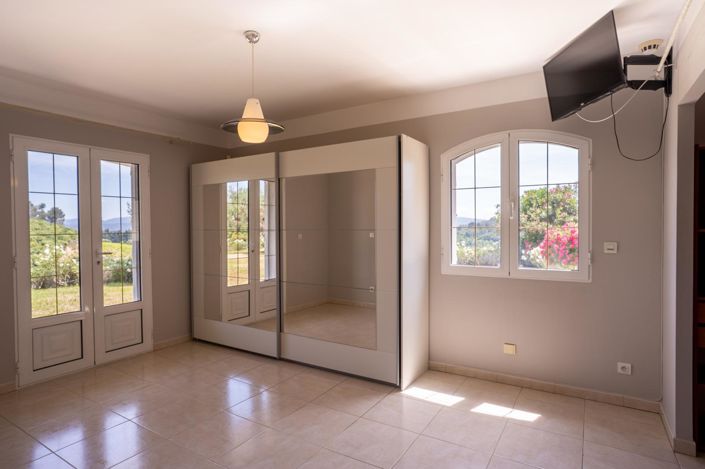 Image No.15-4 Bed House for sale