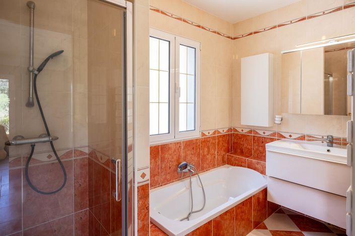 Image No.16-4 Bed House for sale