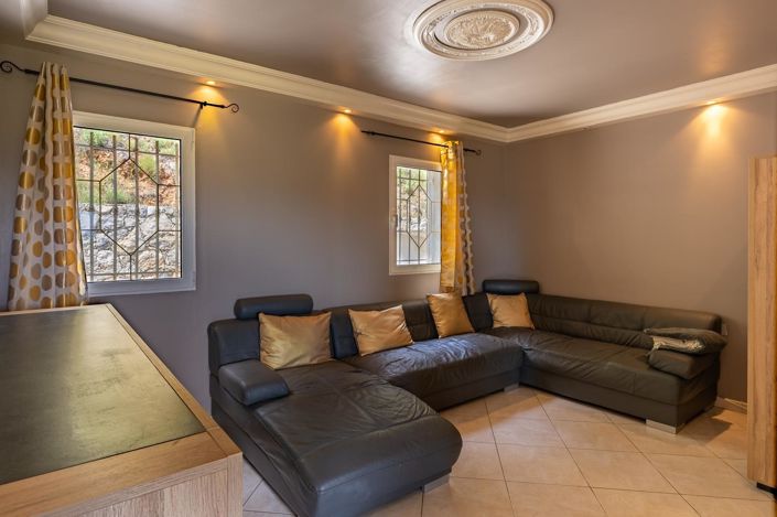 Image No.9-4 Bed House for sale